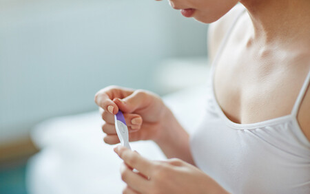 woman holding pregnancy test